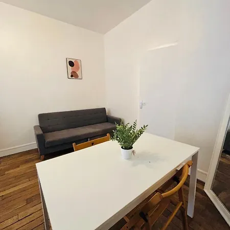 Boucicaut Tour Eiffel * باريس